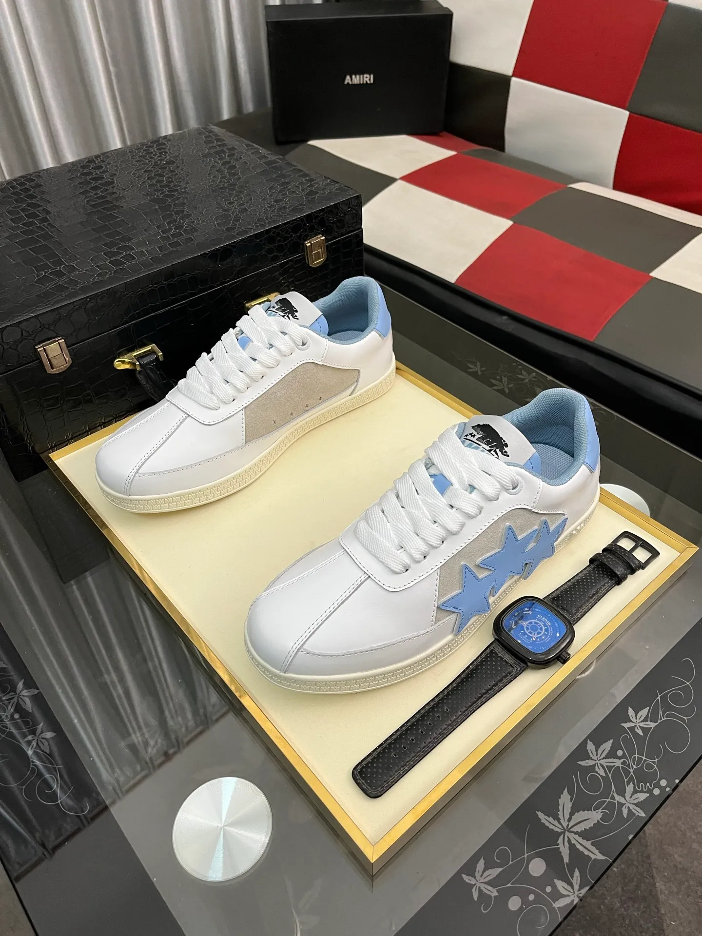 Men's shoes 💰420⌚️⌚️《AMIR*》New men's low-top casual sports sneakers bone shoes, another pair of irresistible bone shoes. Bone shoes are one of AMIRI's most popular items. They use first-layer cowhide uppers. The side bones are made of two cowhide laminations. They have a three-dimensional feel. The leather incisions are all oil-edged. Contrasting color design. Simple style. Fashionable sports. Customized metal LOGO nameplate to embellish shoelaces. Exclusive control of top version. Supports comparison. Breathable mesh lining Original rubber outsole A must-have item for daily leisure Suitable for various occasions Check it out if you pursue high quality Super cool uppers Size: 38-446️⃣ Colors available